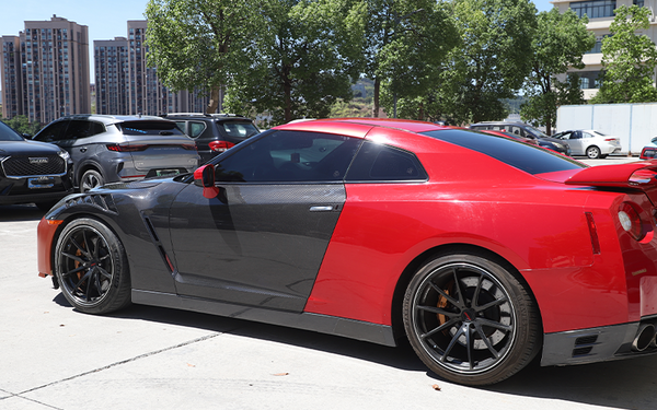 Dry Carbon Fiber Door For Nissan GT-R R35